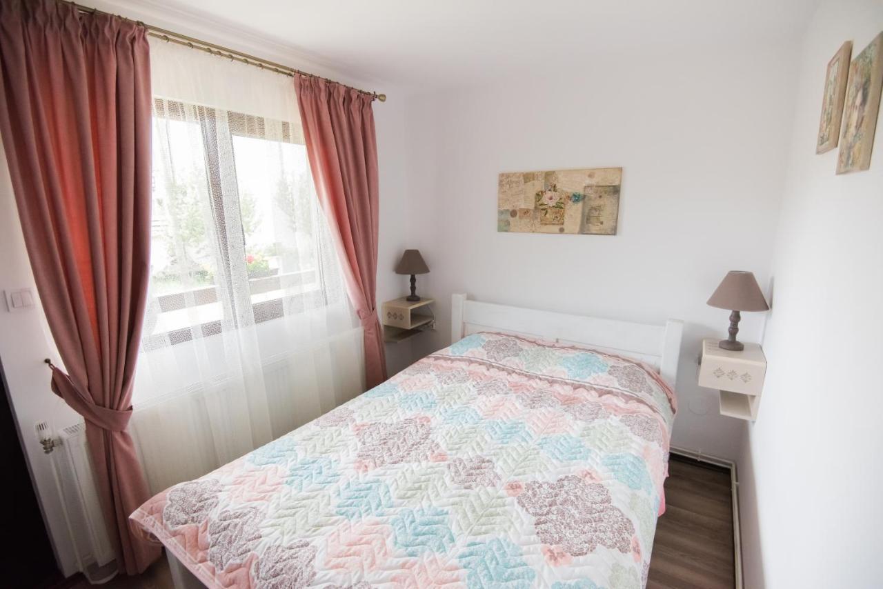 Vila Chic M Hotel Moieciu de Jos Bagian luar foto