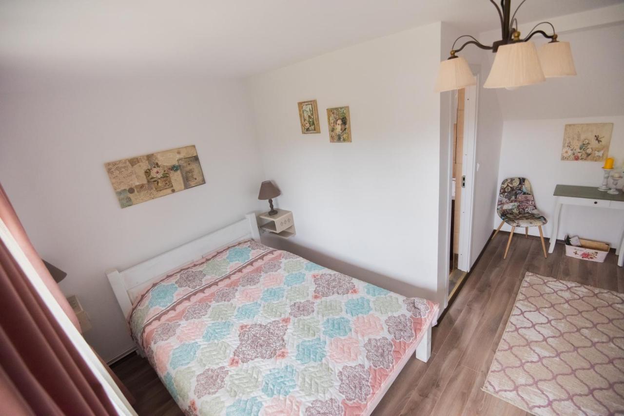 Vila Chic M Hotel Moieciu de Jos Bagian luar foto