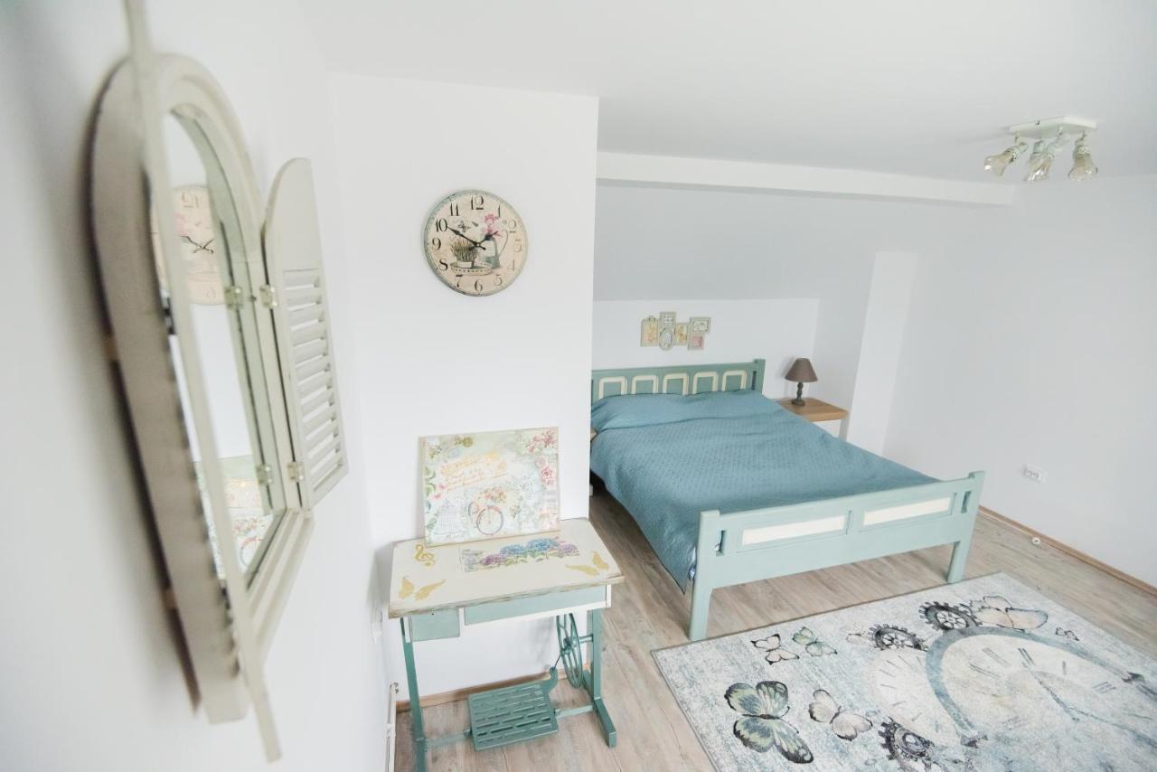 Vila Chic M Hotel Moieciu de Jos Bagian luar foto