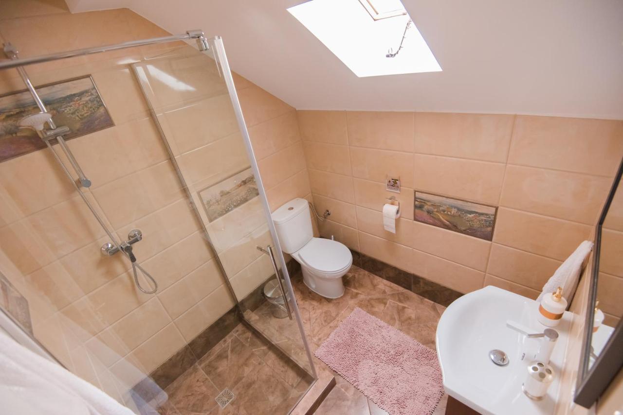 Vila Chic M Hotel Moieciu de Jos Bagian luar foto