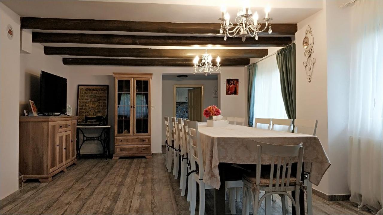 Vila Chic M Hotel Moieciu de Jos Bagian luar foto