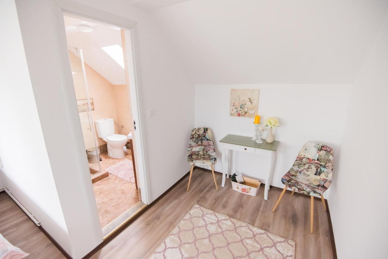 Vila Chic M Hotel Moieciu de Jos Bagian luar foto