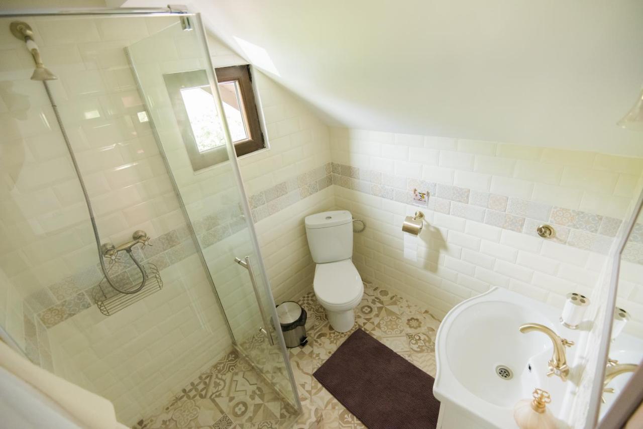 Vila Chic M Hotel Moieciu de Jos Bagian luar foto