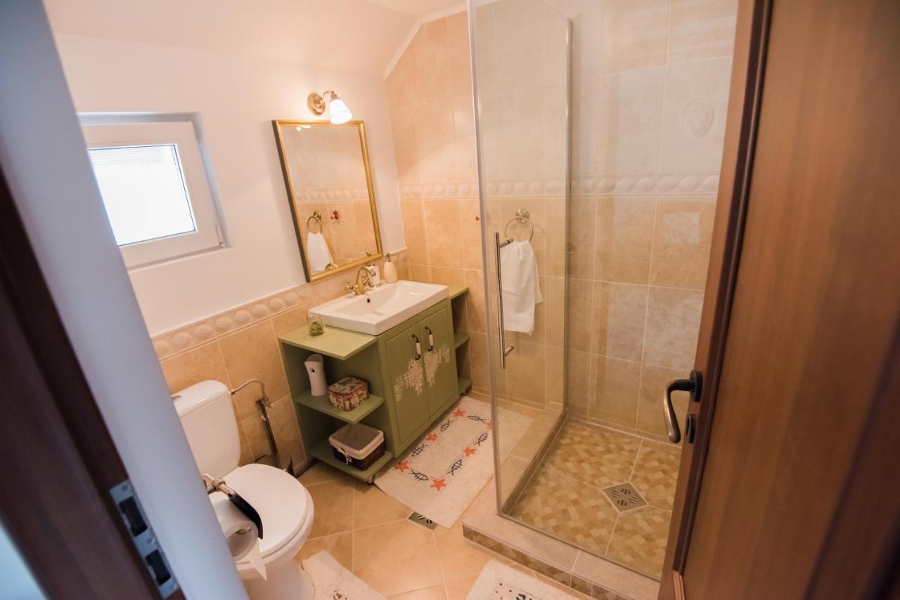 Vila Chic M Hotel Moieciu de Jos Bagian luar foto