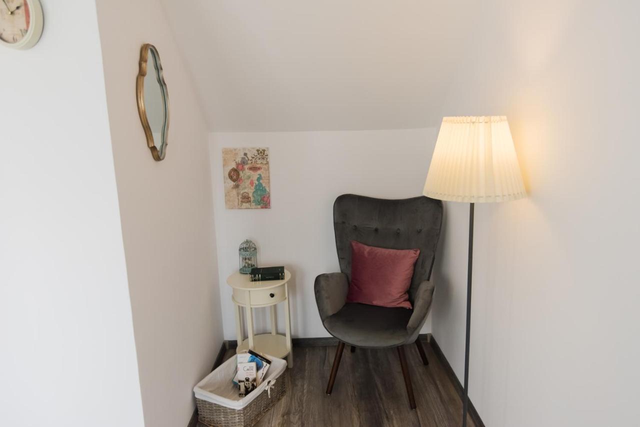 Vila Chic M Hotel Moieciu de Jos Bagian luar foto