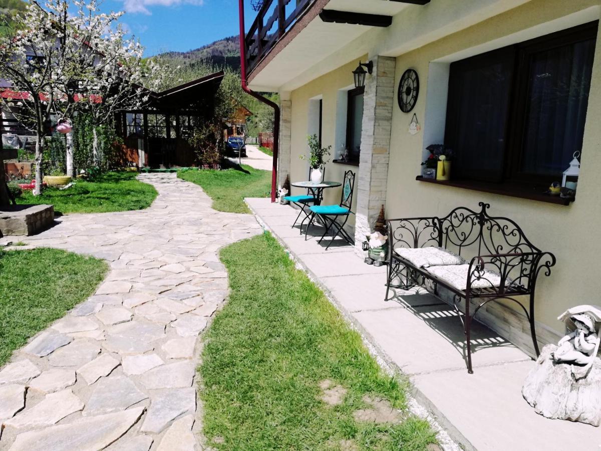 Vila Chic M Hotel Moieciu de Jos Bagian luar foto