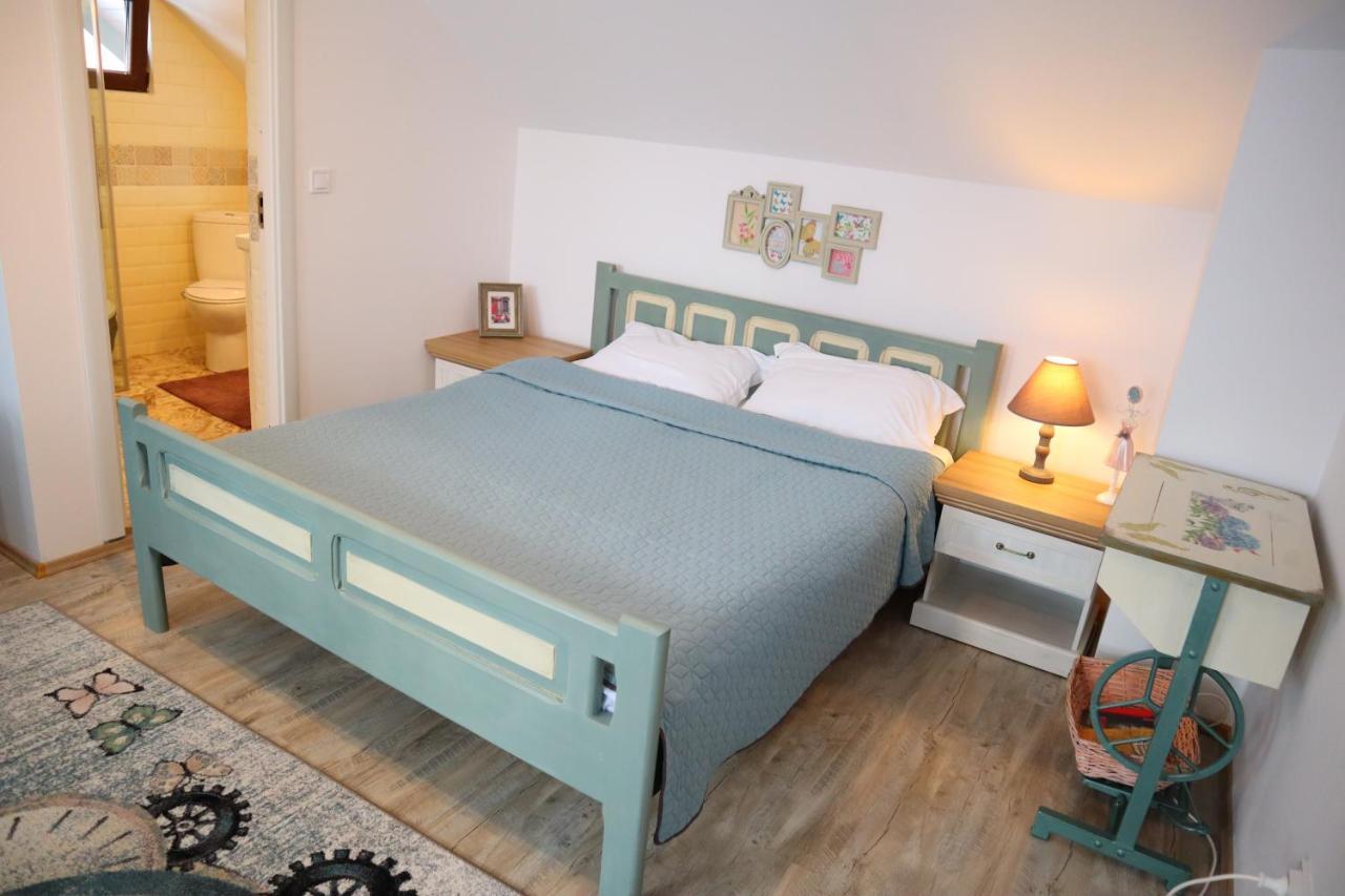 Vila Chic M Hotel Moieciu de Jos Bagian luar foto